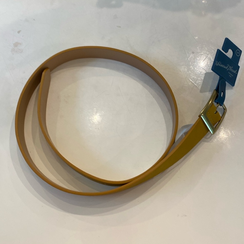 Ladies Belt. Faux Leather. Universal Thread Hoods Co. Mustard Color. Medium